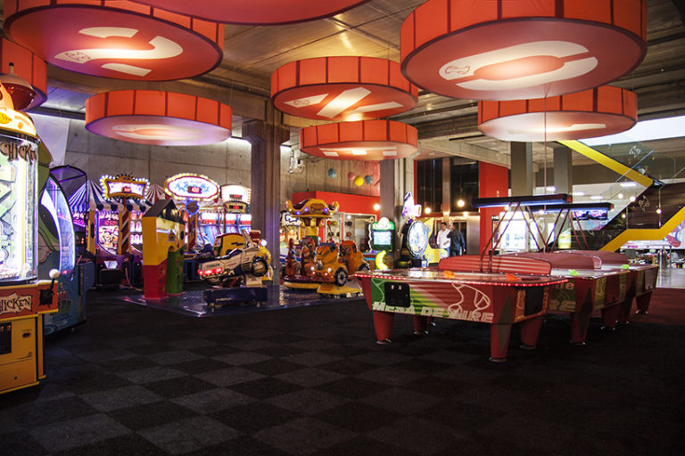 Inaugura la nueva Bolera Ozone Lleida - Oscar Vidal Studio | Estudio de